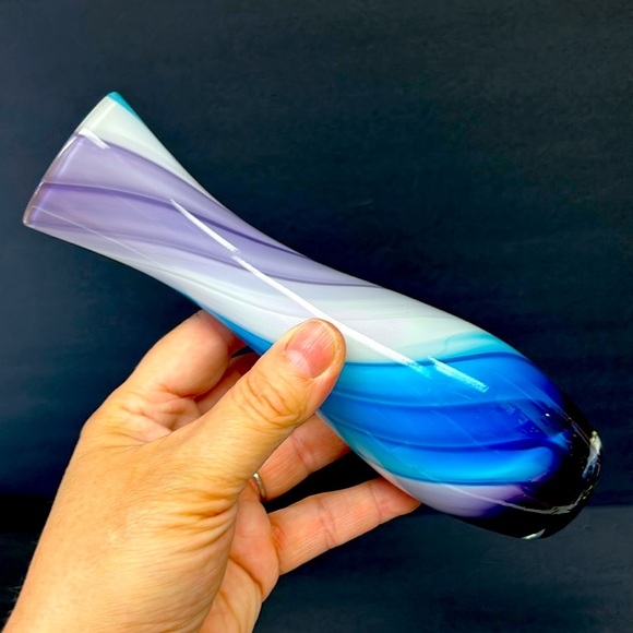 Mid Century Modern Nasco Japan hand blown swirl bud vase - Picture 2 of 5